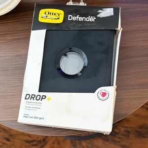 OtterBox Defender Series Black Case for iPad Mini 5th Gen